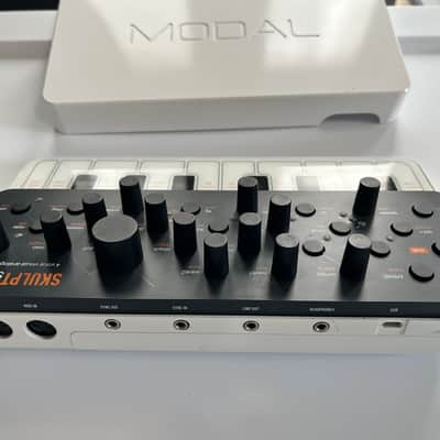 Modal Electronics Skulpt SE 4-Voice Analog Synthesizer 2021 - Black / White image 2