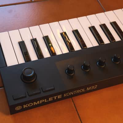 Native Instruments Komplete Kontrol M32 2019 - Black image 4