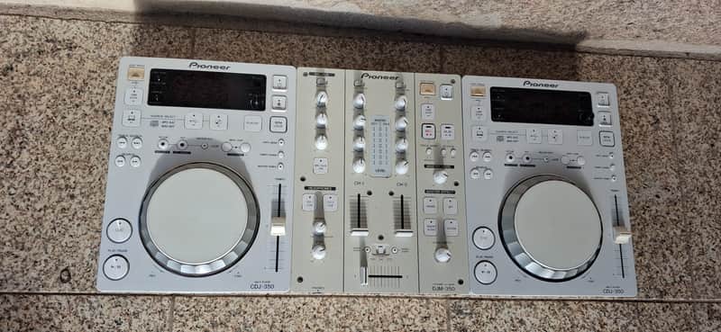 Pioneer CDJ350x2 + DJM350 2010 - White image 1