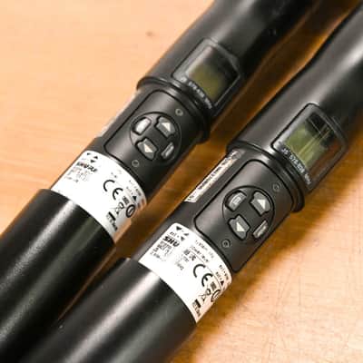 Shure UR4D+ Dual Wireless Receiver with UR2/BETA58A Mic Pair - J5 Band CG01Z1J image 20