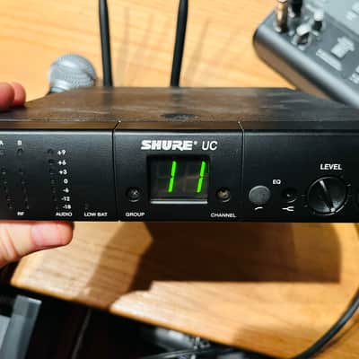 Shure UC4-UA Wireless Microphone Receiver 782 to 806 MHz with Shure SM58 Microphone image 3