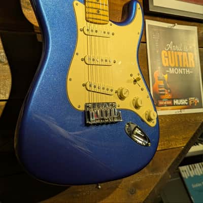 Fender American Ultra Stratocaster with Maple Fretboard 2019 - Present - Cobra Blue image 3