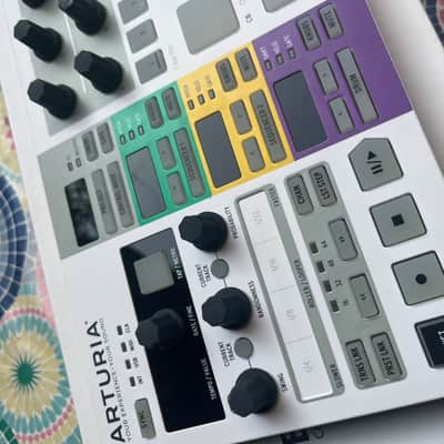 Immagine Arturia BeatStep Pro MIDI Controller 2017 - Present - White - 6