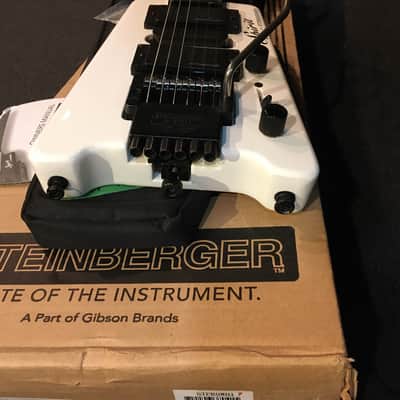 No.082923 Steinberger Spirit Headless Guitar WHT/R Mint Condition image 7