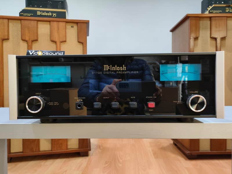 McIntosh D1100 2-Channel Digital Preamp image 1