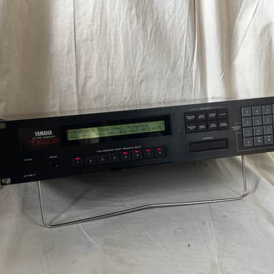 YAMAHA TX802 FM TONE GENERATOR SYNTHESIZER 2U RACK New internal battery!!