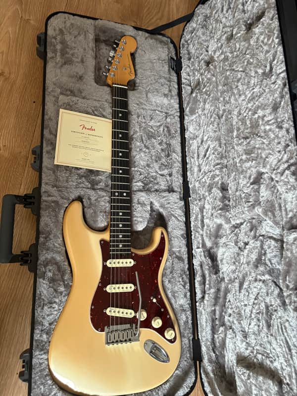 Fender American Elite Stratocaster with Ebony Fretboard 2016 - 2019 - Olympic Pearl