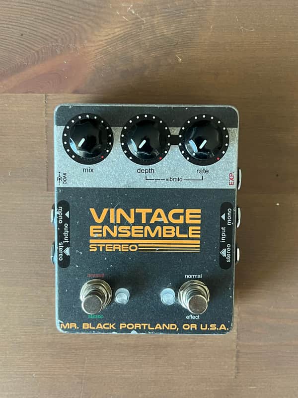 Mr. Black Stereo Vintage Ensemble