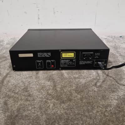 Technics SL-PJ37A - CD Player - Black - Spares or Repair image 9