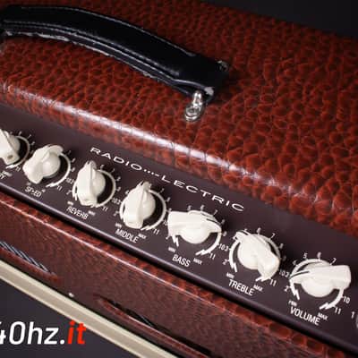 Victoria Golden Melody 2x12 Combo True Vari-Tone Tremolo & Reverb - 230V image 5