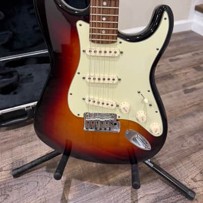 2011 Fender American Deluxe Stratocaster – 3-Color Sunburst – Rosewood – N3 Noiseless – USA + Hardshell Case image 2