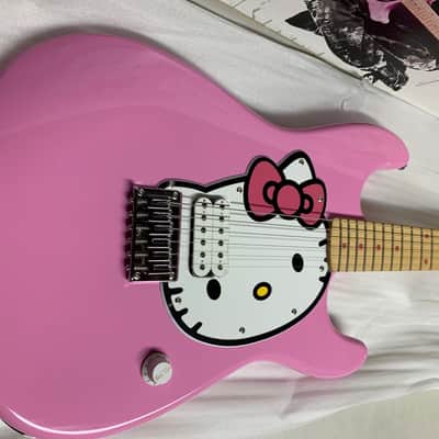 Fender Squier Hello Kitty Stratocaster w/matching gig bag, strap, original box Pink 2005 Rare Like image 4