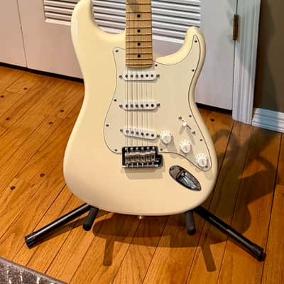 Fender American Special Stratocaster with Maple Fretboard 2015 - 2018 - Olympic White image 2
