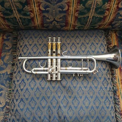 Very Nice Bach Stradivarius Model 37 Trumpet with Case image 3