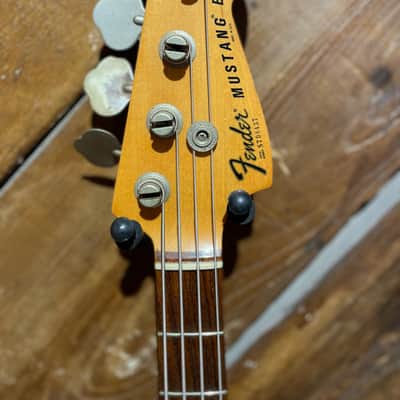 1977 Fender Mustang Bass, Three Tone Sunburst image 7