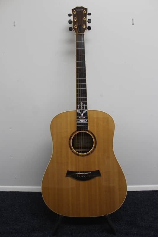 Taylor XXV-DR 25th Anniversary Sitka Spruce/Quilted Sapele Dreadnought Natural with Caramel-Stained Back and Sides 1999 image 2