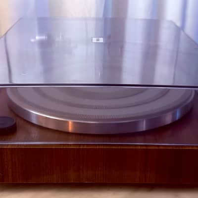 ✨✨ Yamaha YP-211 Vintage Belt-Drive Turntable – Woodgrain Plinth, S-Shaped Tonearm, Smoked Dust Cover, Tested – BVA image 5