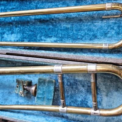 Holton TR602 Trombone with mouthpiece and case, USA. Good condition image 6