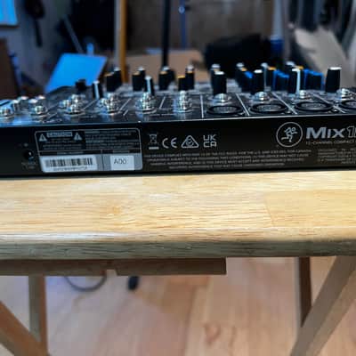 Mackie Mix12FX 12-Channel Compact Mixer with Effects 2015 - Present Black image 3