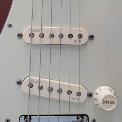 2013 Fender American Deluxe Stratocaster with Rosewood Fretboard - 3-Color Sunburst image 4