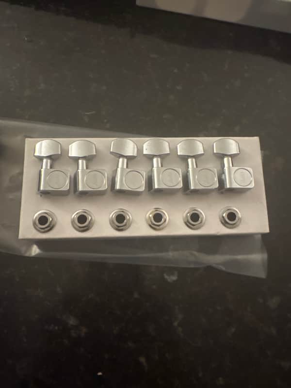 Fender Staggered Tuning keys 2025 - Chrome image 1