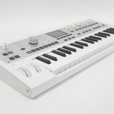 [SALE Ends June 22] KORG microKORG 2 MWH Limited Pearl White Analog Modeling Synthesizer Vocoder w/ mic, 100-240V PSU image 4
