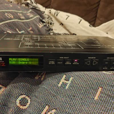 Yamaha TX81Z Rackmount FM Tone Generator 1987 - 1988 - Black