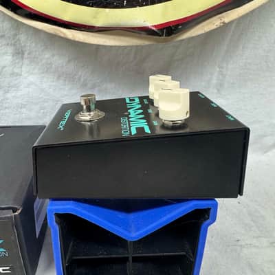 Vertex Effects Dynamic Distortion Pedal with Box image 5