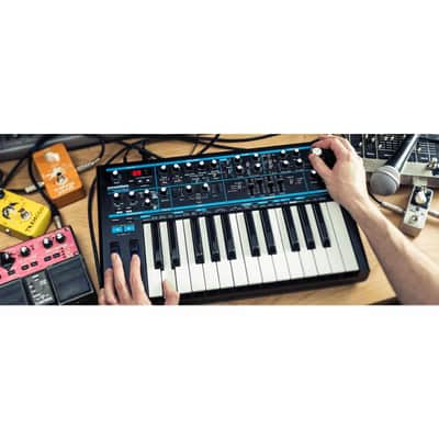 Novation BASS STATION II 25 Note Analogue Monosynth Keyboard Synthesizer - Open Box Mint image 4