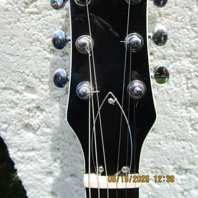 NOS Gretsch Electromatic G5220 Jet Guitar, 2021, Casino, TKL Case image 3