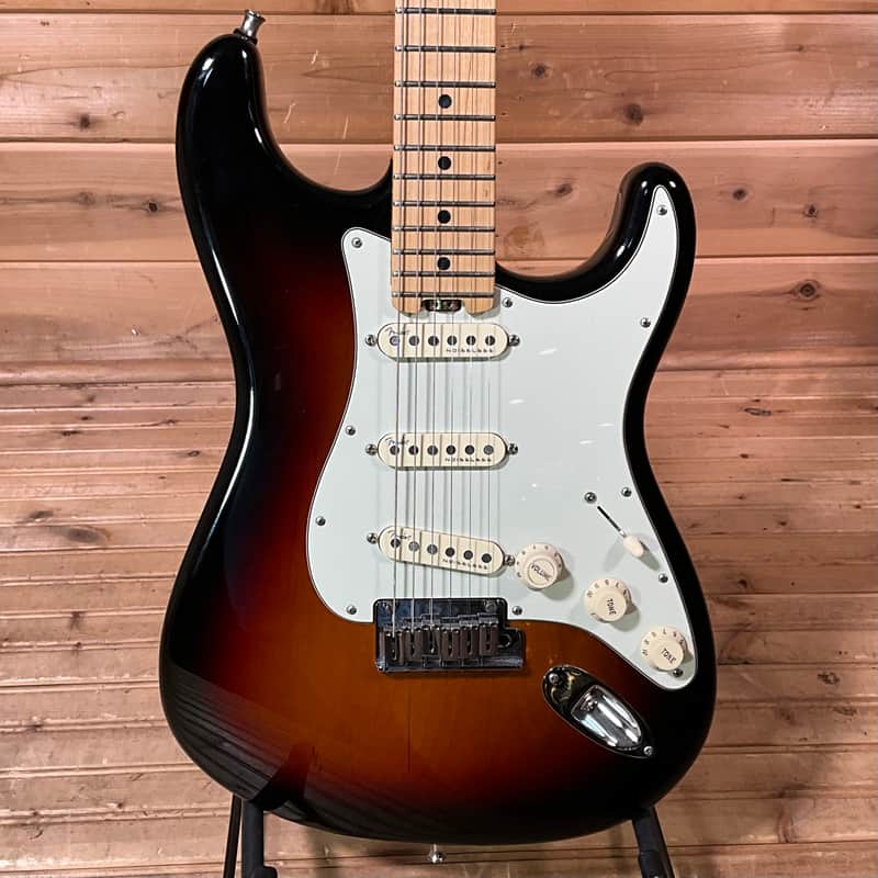 Fender 2015 American Elite Stratocaster Electric Guitar USED - 3-Color Sunburst