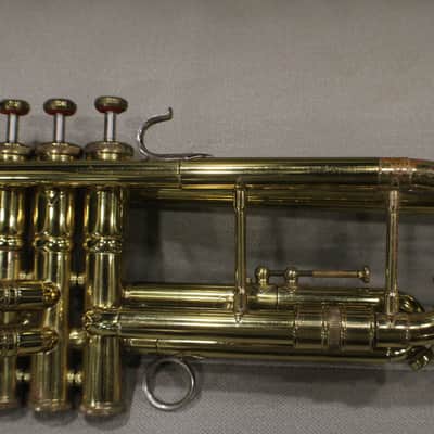 A York Bb Trumpet Model Custom 1942 in a Hard Case & Real Nice   # 1 T image 6