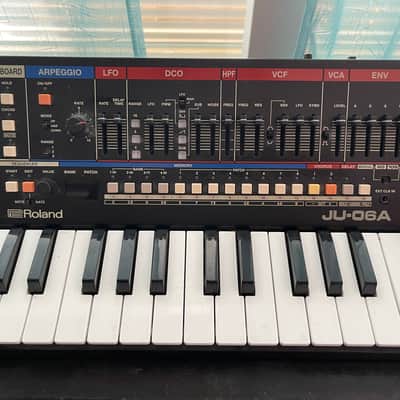 Roland JU-06A Boutique Series Synthesizer Module with K-25m Keyboard