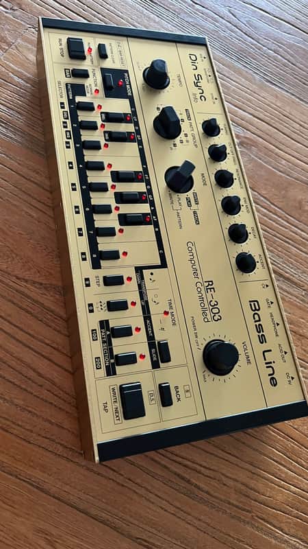Dinsync RE-303 Bass Line 2023 - Gold / Black image 1