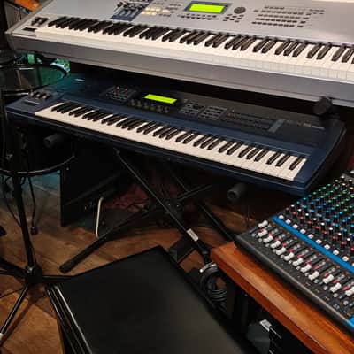 Yamaha EX5 76 Key Synthesizer Keyboard