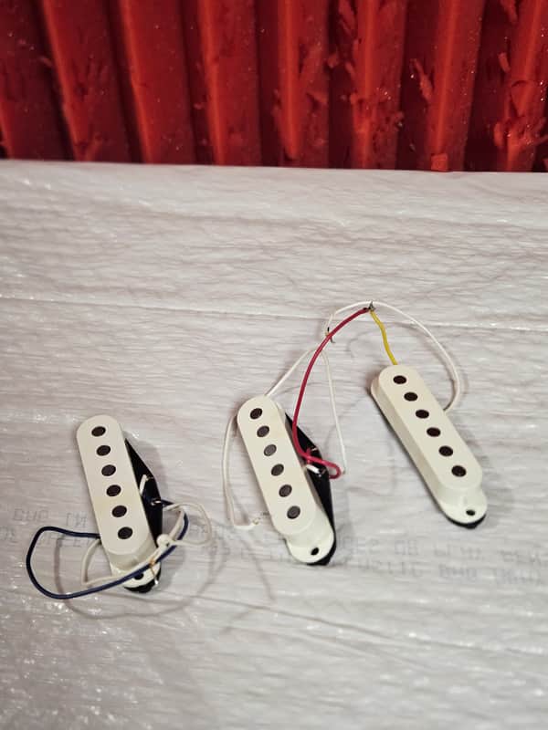 Fender American Standard Stratocaster PICKUPS