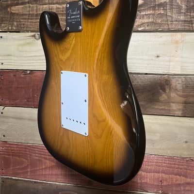 Fender Limited Edition 40th Anniversary 1954 Reissue Stratocaster with Maple Fretboard 1994 - 2-Color Sunburst image 6