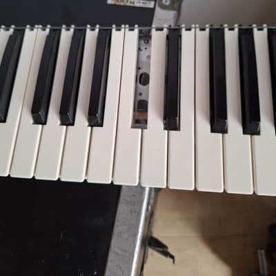 Akai AX-73 and MX-73 keyboard part image 2