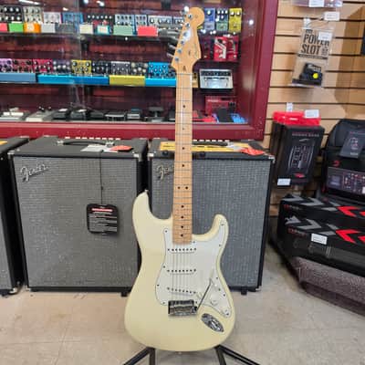Used 2008 Fender American Standard Stratocaster Olympic White with Hard Case image 2