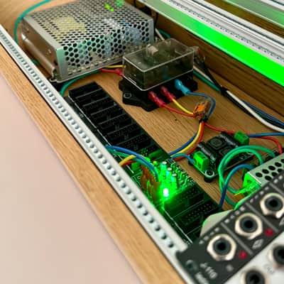 Eurorack case 4U 84HP - Angled - Powered - Oak wood image 4