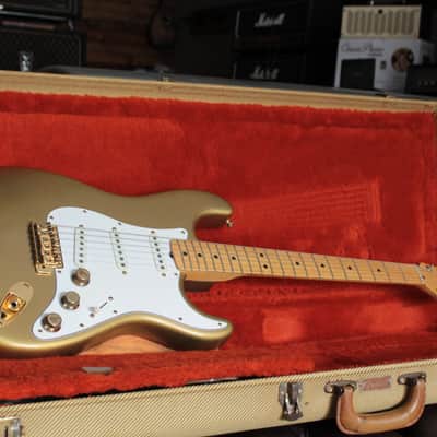 Fender Stratocaster Collectors Edition 1982 - GOLD image 3