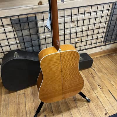 Vintage 1995 Taylor 610 Dreadnought Acoustic Guitar – Natural image 3