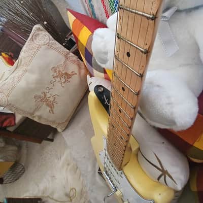 Fender Yngwie Malmsteen Artist Series Signature Stratocaster with Maple Fretboard 2007 - Present - Vintage White image 3