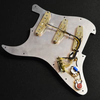 David Allen Pickups "AP Texas Flood" USA Pickguard stratocaster "B,W & R Japan" - aluminium - image 2