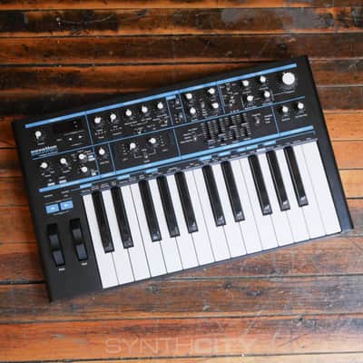 Novation Bass Station II 25-Key Monophonic Synthesizer 2013 - Present - Black