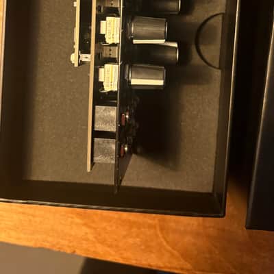 Qu-Bit Electronix Surface image 2