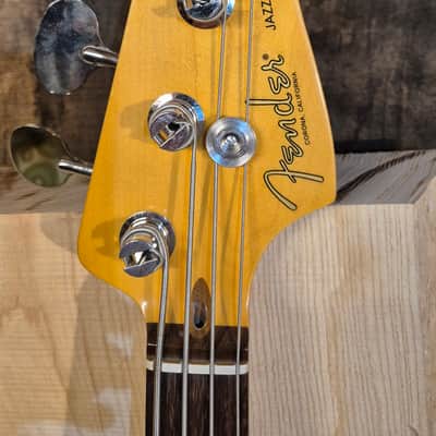 Fender Aemerican profesional classis 2025 - hi gloss image 2
