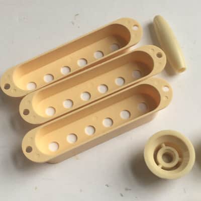 Cream Aged Relic Green Fonts Reissue Fender Strat Pickup Covers 3 Knobs Full Set image 13