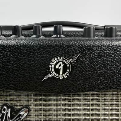 Fender Mustang I V.2 2015 - Black with silver/gray cloth image 3