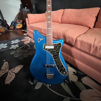 Eko 500 Mid 60s - Sparkle Blue front / mother of pearl back image 1